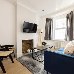 the-stratford-apartment.cambridgehotelsuk.com/